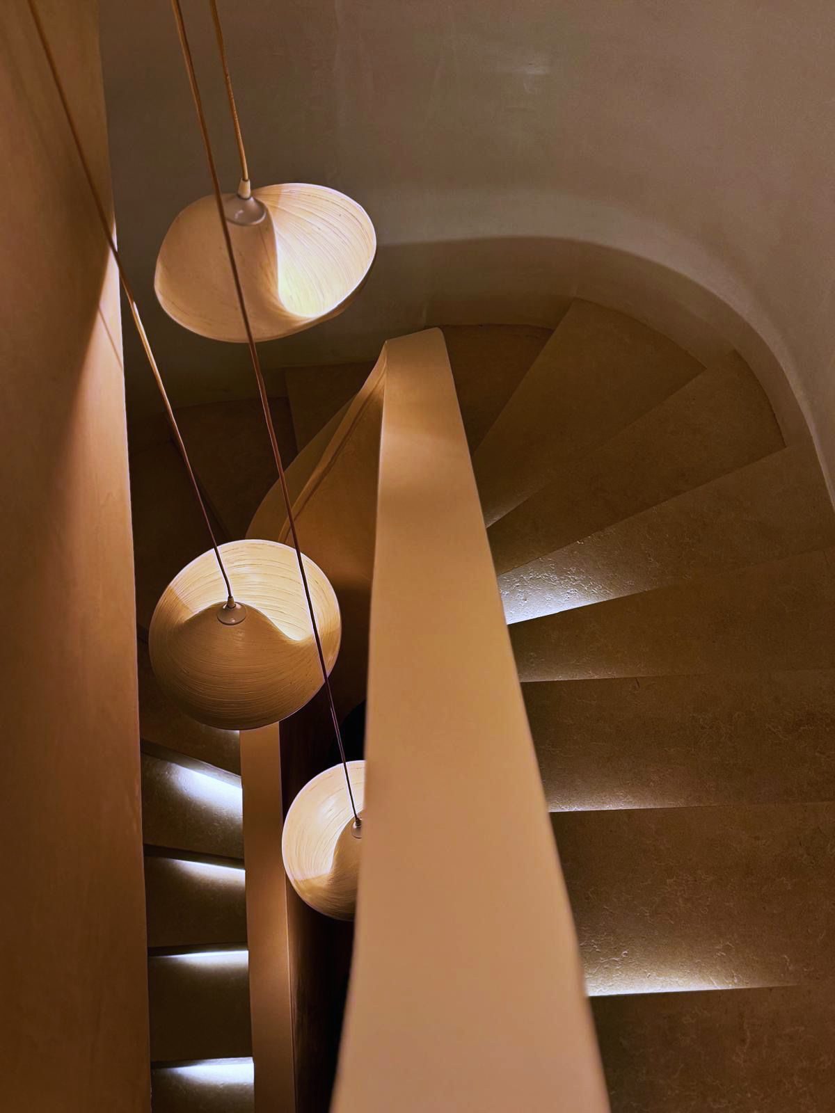 Escalier hélicoïdal en travertin