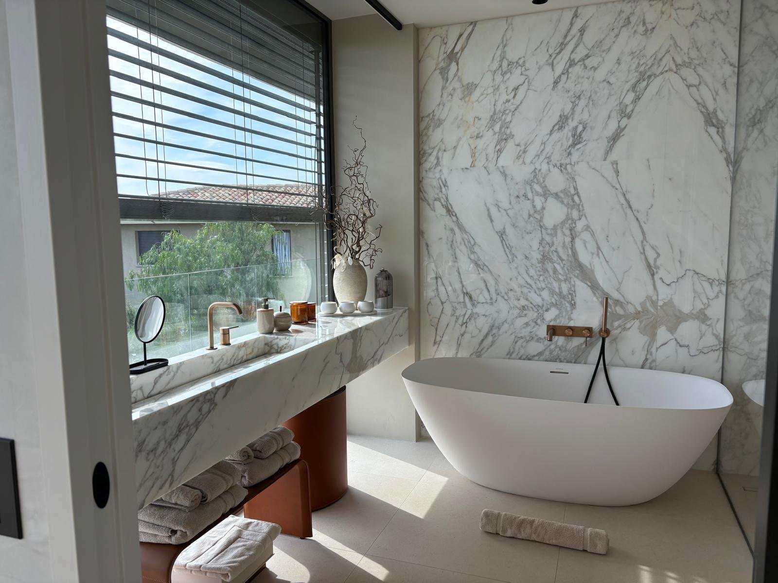Salle de bain en marbre statuaire